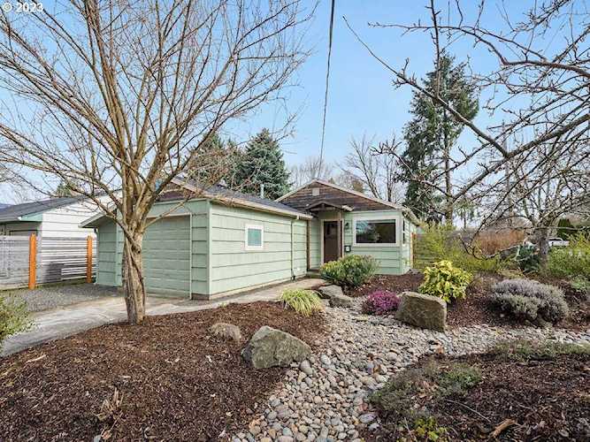 5242 SE 42nd AVE Portland, OR 97206