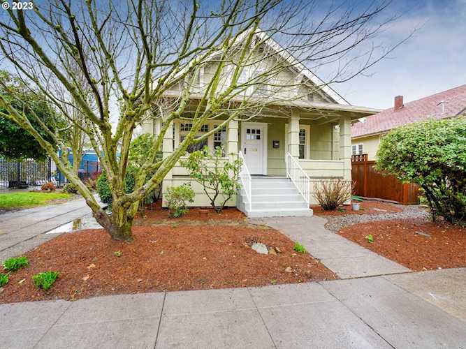 1334 SE Sherrett ST Portland, OR 97202
