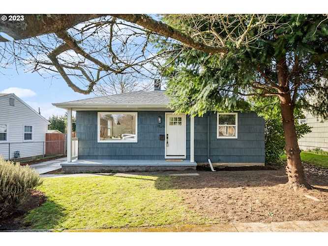 7826 SE Salmon ST Portland, OR 97215