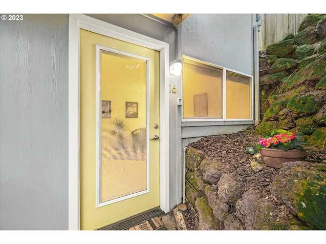 1300 NE 68th AVE #16 Portland, OR 97213