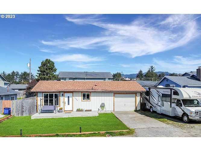 1230 Hub ST Brookings, OR 97415