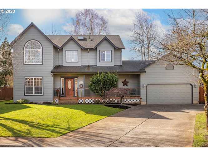 586 E 15th CIR La Center, WA 98629