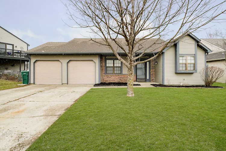 4325 Braemar Dr Indianapolis, IN 46254 | MLS 21910884 Photo 1