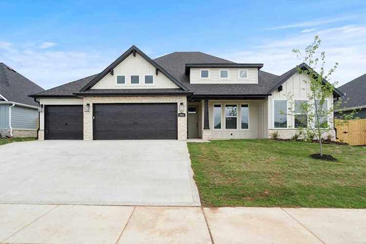 1161 Red Maple St Centerton, AR 72719