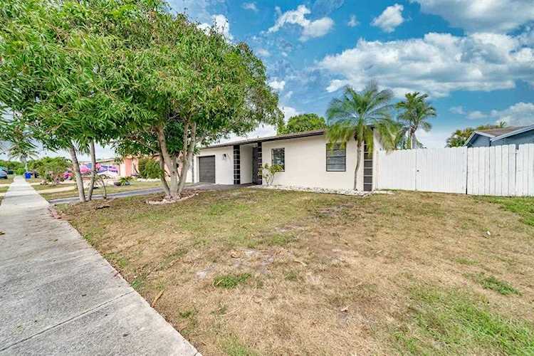 8231 SW 9th Street North Lauderdale, FL 33068