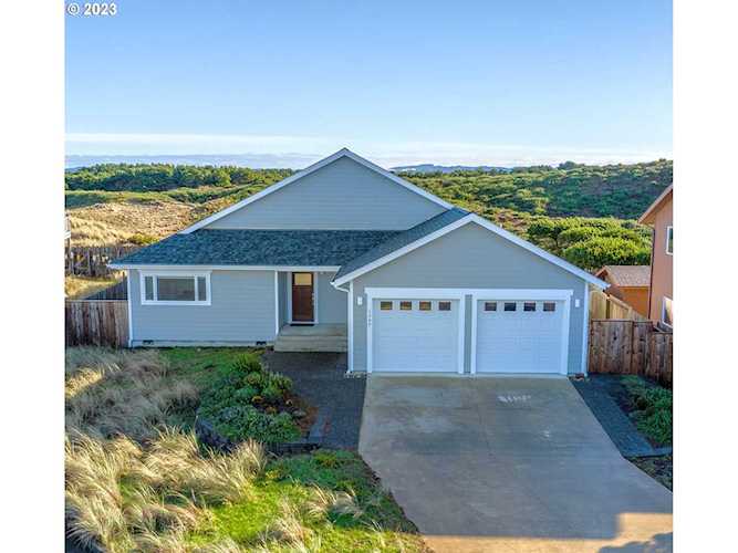 1357 Strawberry DR Bandon, OR 97411 | MLS 23504564 Photo 1