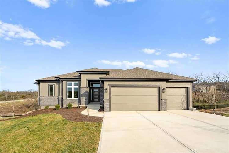8009 Payne St Shawnee, KS 66220