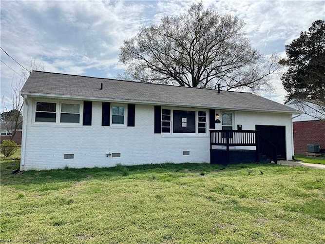 12 Westlawn Dr Hampton, VA 23664