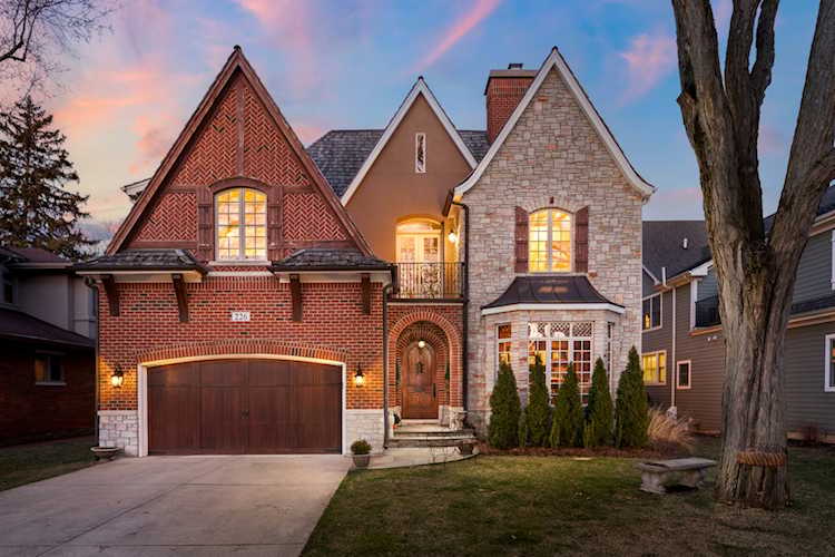 226 S Julian St Naperville, IL 60540