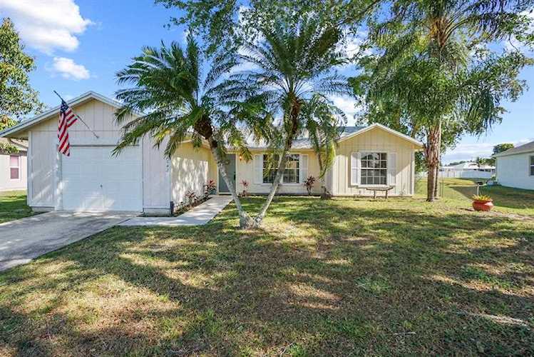 2642 SW Cadet Circle Port Saint Lucie, FL 34953