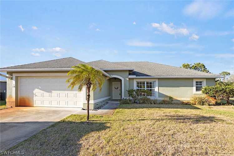 146 Ridgemont Dr Lehigh Acres, FL 33972