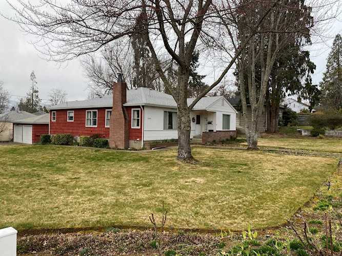 2156 Hillcrest Rd Medford, OR 97504