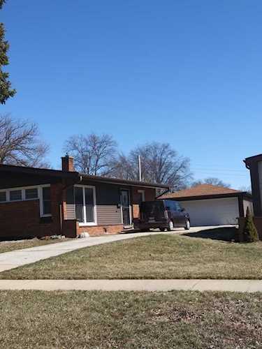 705 Chase Ln Lombard, IL 60148