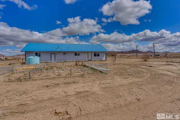 32 Cardon Ln Yerington, NV 89447