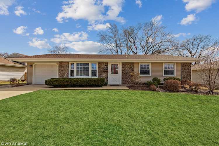 825 Sienna Dr Schaumburg, IL 60193
