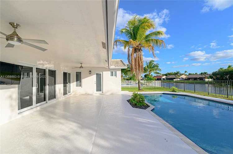 15600 S Roundtable Rd Davie, FL 33331