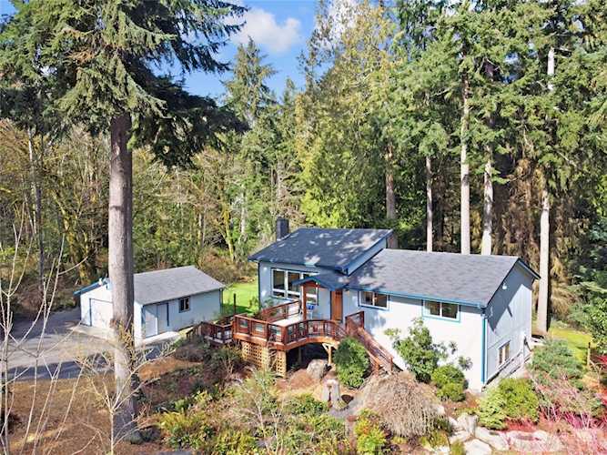 12230 NE Blackster Ln Bainbridge Island, WA 98110
