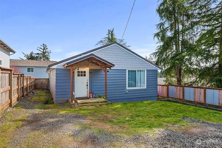 743 Elm St Raymond, WA 98577 MLS# 2045754 | PNWR.com Photo 1