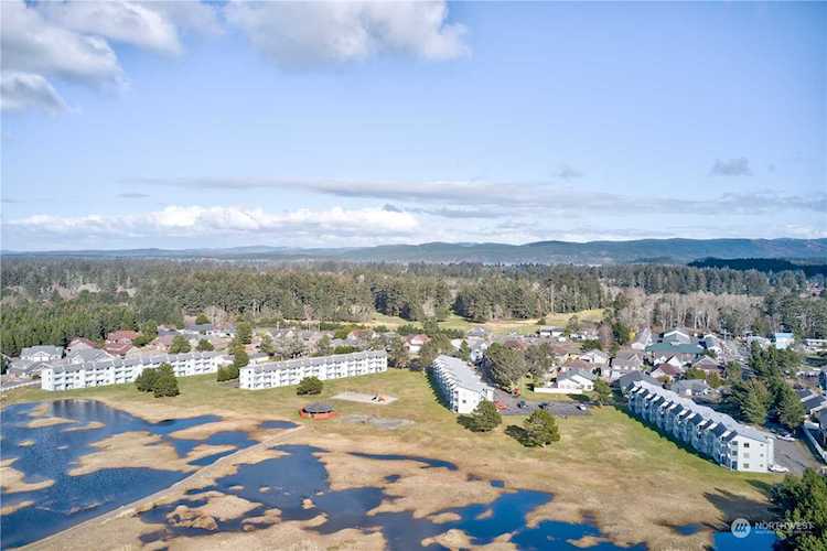 210 26th St NW #211/2 Long Beach, WA 98631