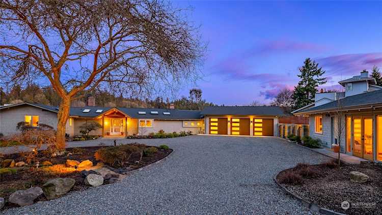 15400 Broom St NE Bainbridge Island, WA 98110