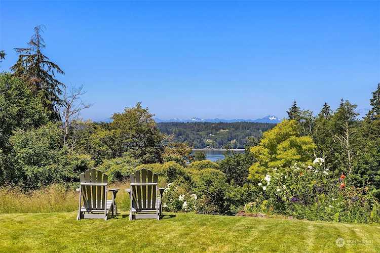 9807016258 Westside Hwy SW800 - Vashon IslandVashonA once in a lifetime opportunity to own such a rare jewel on Vashon Island! Nestled in a magical...King2039972WAhome for saleCove Photo 1
