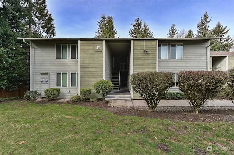 9805814401 SE Petrovitsky Rd #E-105340 - Renton/Benson HiRentonTucked away in a quiet corner of Fairway Drive you'll find this spacious 2 bed 1.75 bath elevated...Fairway Drive CondominiumKing2040732WAcondo for saleFairwood Photo 1