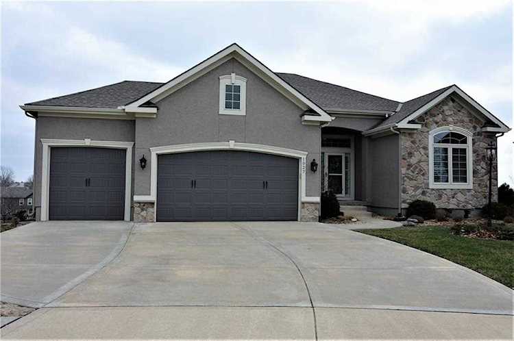 1027 SW Ayrshire Dr Lee's Summit, MO 64081