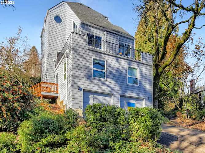 1066 SW Westwood DR Portland, OR 97239