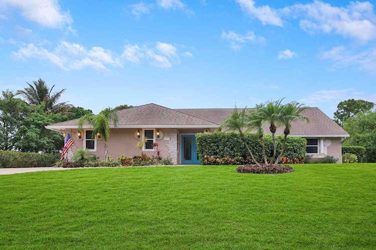 2670 NE Pinecrest Lakes Boulevard Jensen Beach, FL 34957