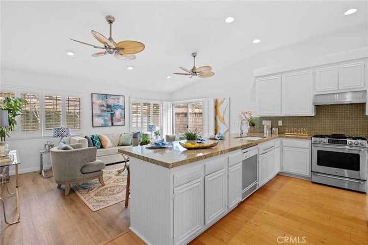 30 Phillipsburg Irvine, CA 92620