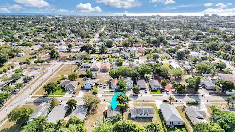 240 NW 9th Avenue Delray Beach, FL 33444