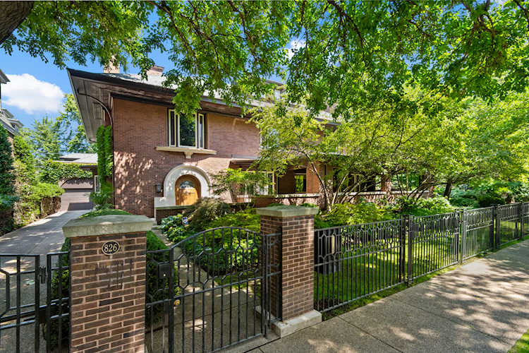 826 W Hutchinson St Chicago, IL 60613