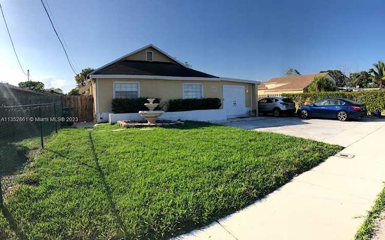 1427 SW 44th Ave Fort Lauderdale, FL 33317
