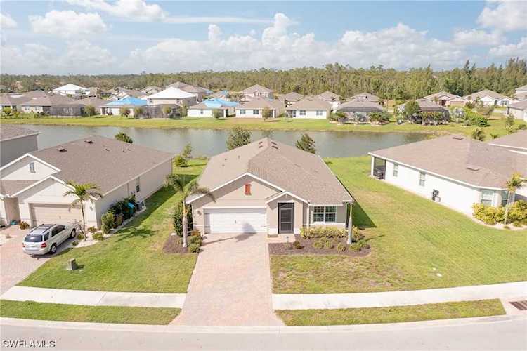 2627 Manzilla Ln Cape Coral, FL 33909