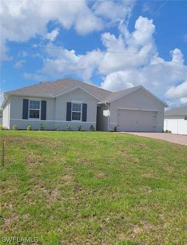 1725 28th Ter Cape Coral, FL 33993