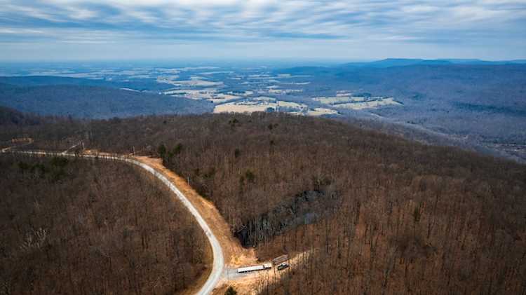 23 Higgenbotham Turnpike Altamont, TN 37301