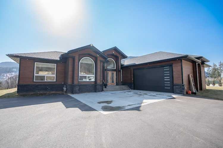 2977 Upper Levels Road Castlegar, BC V0G1X0