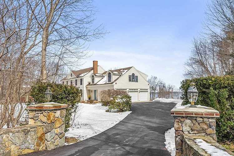 72 Depot Rd Greenland, NH 03840
