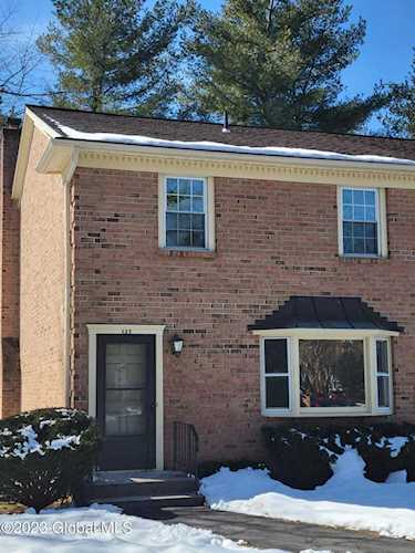 137 Point of Woods Dr Albany, NY 12203