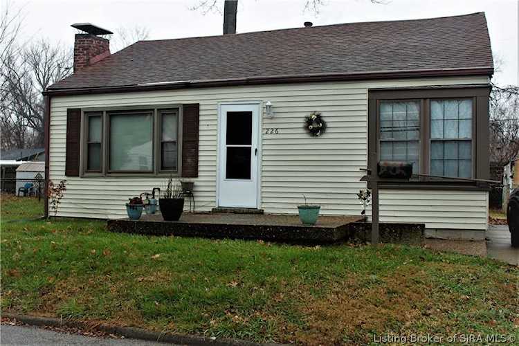 226 Fallsview Dr Clarksville, IN 47129