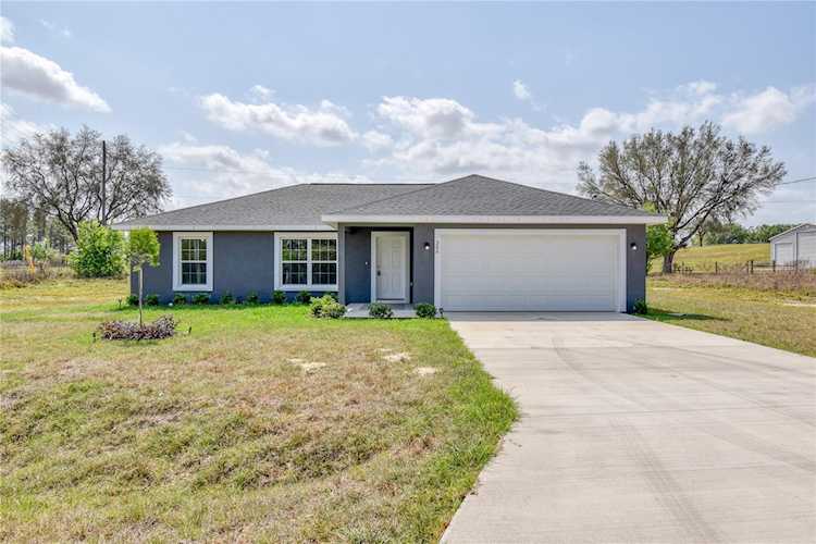 30 Malauka Ln Ocklawaha, FL 32179
