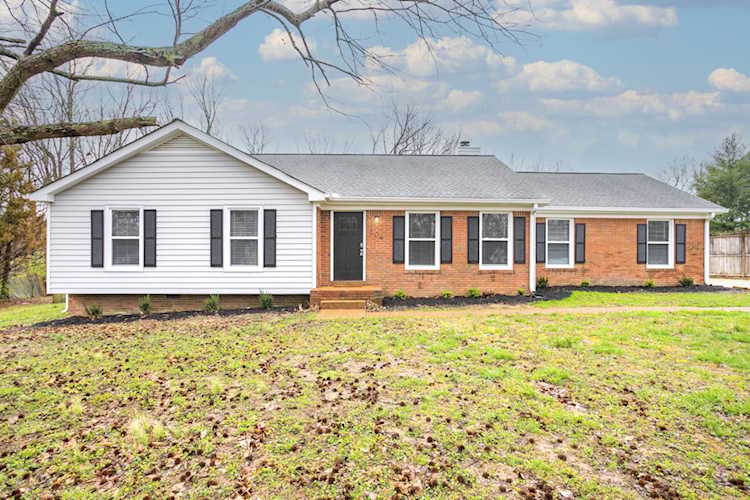 304 Deep Wood Dr Goodlettsville, TN 37072
