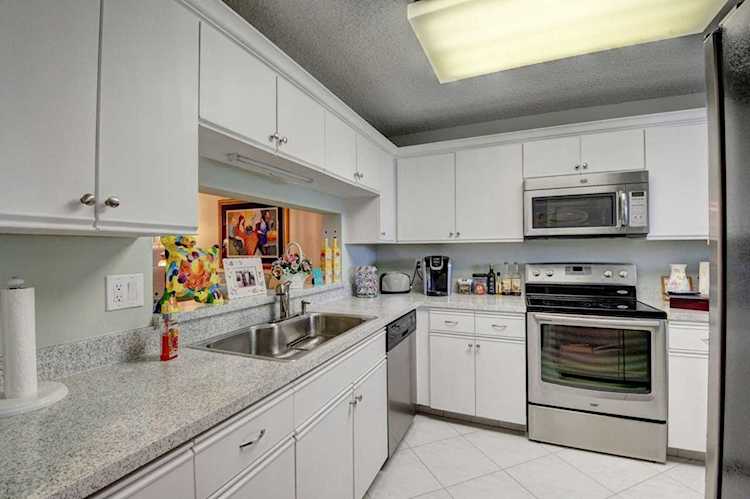 15244 Lakes of Delray Boulevard #208 Delray Beach, FL 33484