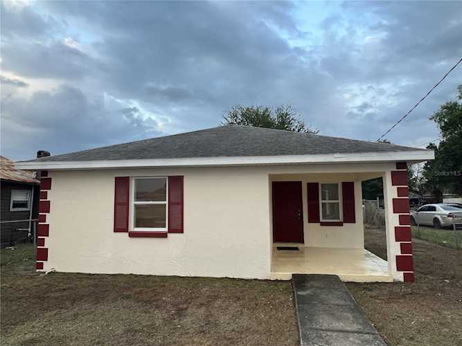 220 D St Lake Wales, FL 33853