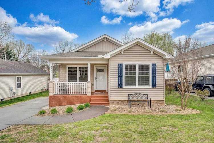 3322 NE Belle Roanoke, VA 24012