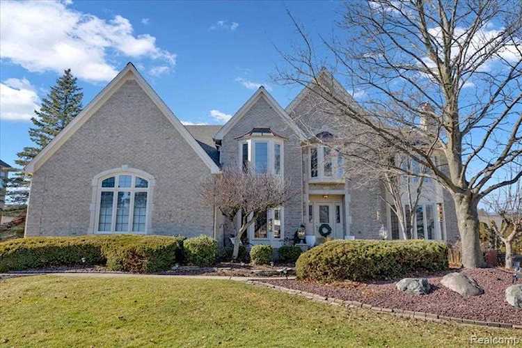 1213 Creek View Dr Rochester, MI 48307 | MLS 20230010061 Photo 1