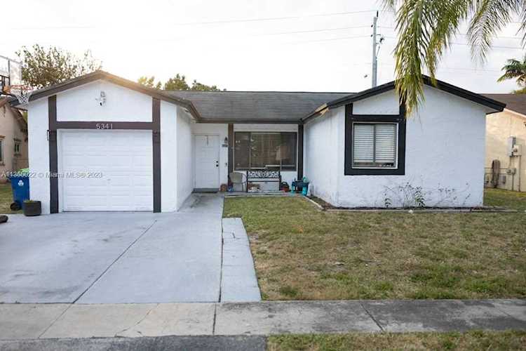 5341 NW 93rd Ter Sunrise, FL 33351