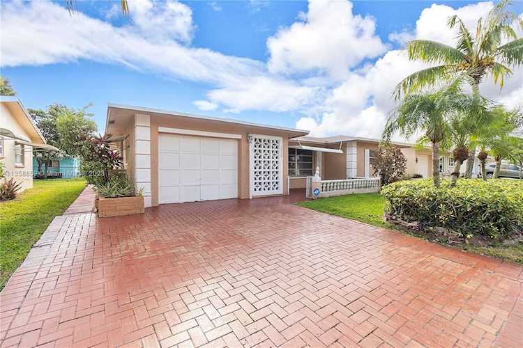 5706 NW 48th Ter Tamarac, FL 33319