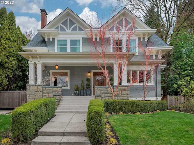 2227 NE Hancock ST Portland, OR 97212