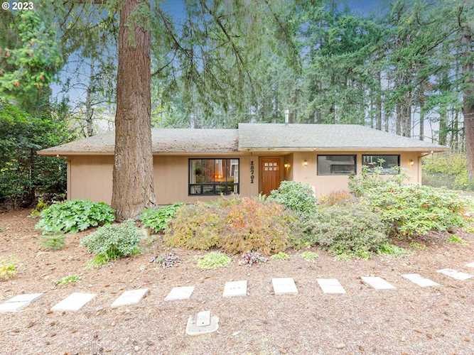 18701 Bryant RD Lake Oswego, OR 97034